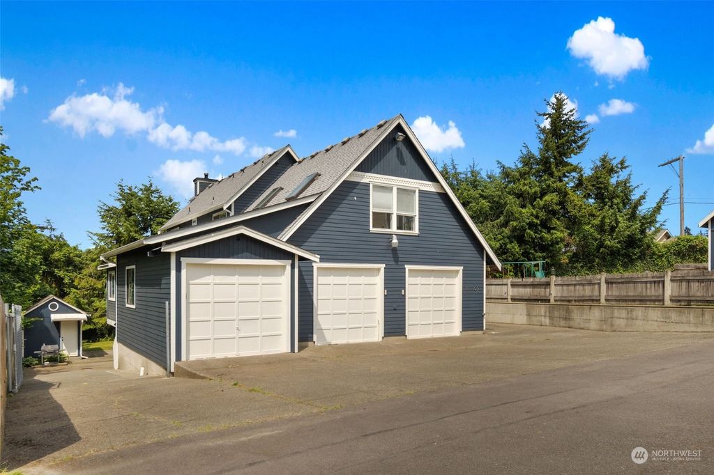 Photo of 31109 132nd Avenue SE, Auburn, WA 98092 (MLS # 2042230)