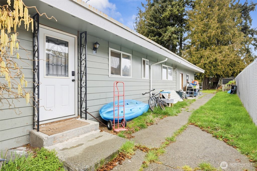 Photo of 1529 W 13th Street, Port Angeles, WA 98363 (MLS # 2492406)