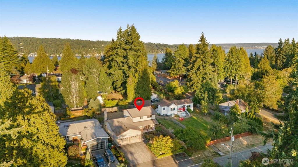 Photo of 11516 Bartlett Avenue NE, Seattle, WA 98125 (MLS # 2435827)