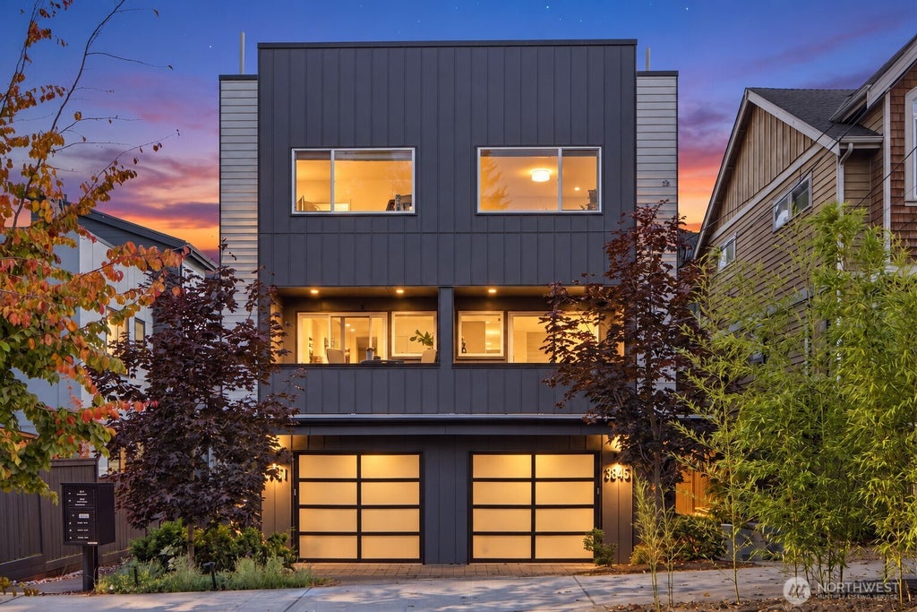 Photo of 3843 Woodlawn Avenue N, Seattle, WA 98103 (MLS # 2592242)