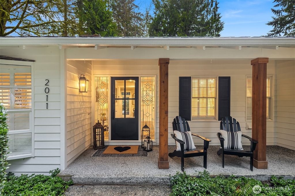 Photo of 2011 213th Avenue NE, Sammamish, WA 98074 (MLS # 2346302)
