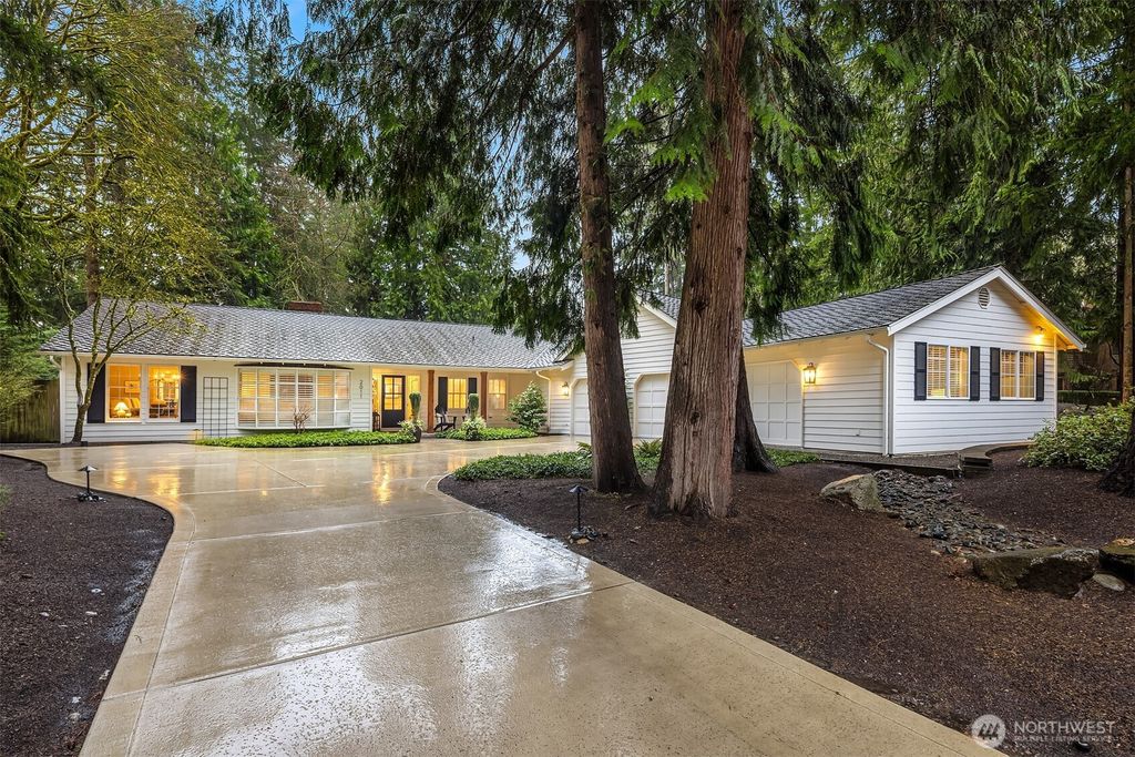 Photo of 2011 213th Avenue NE, Sammamish, WA 98074 (MLS # 2346302)