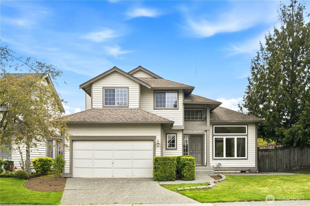 Photo of 12402 107th Place NE, Kirkland, WA 98034 (MLS # 2569327)