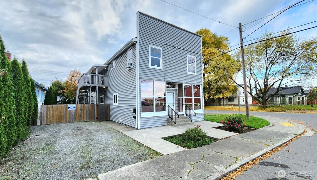 Photo of 1502 Walnut Street #A, Everett, WA 98201 (MLS # 2456809)