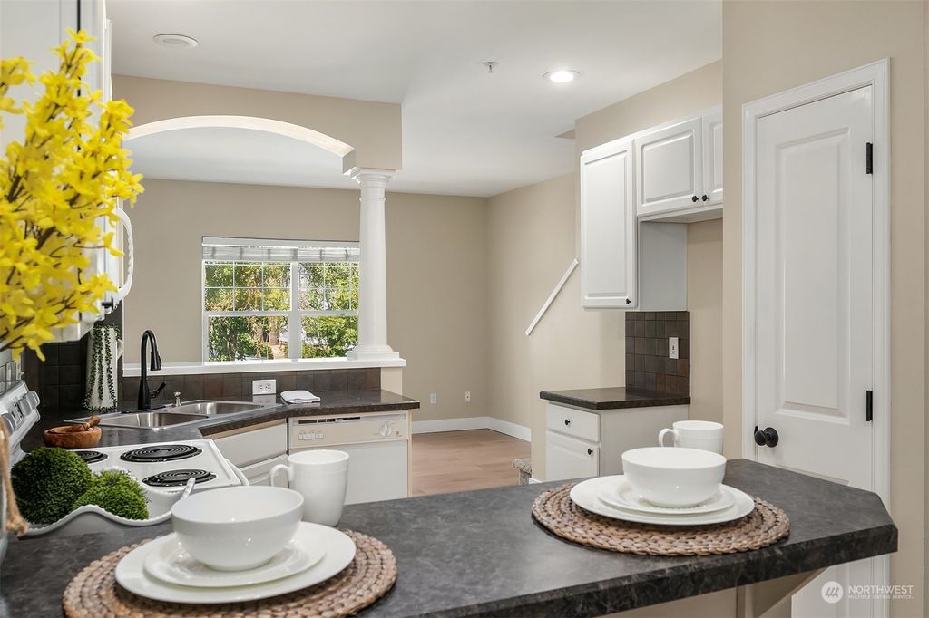 Photo of 12607 SE 30th Street #4, Bellevue, WA 98005 (MLS # 2154253)