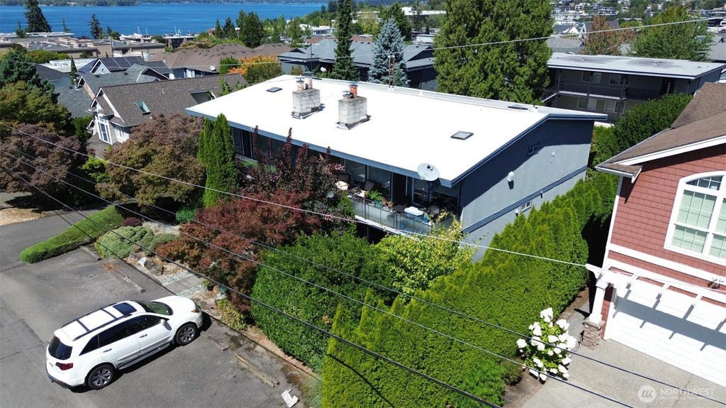 Photo of 324 6th Avenue S, Kirkland, WA 98033 (MLS # 2570088)