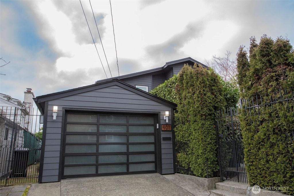 Photo of 907 Broadway E, Seattle, WA 98102 (MLS # 2469386)
