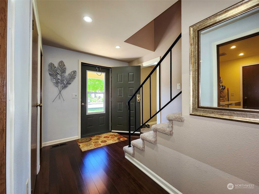 Photo of 2508 NE 23rd Place, Renton, WA 98056 (MLS # 2077241)