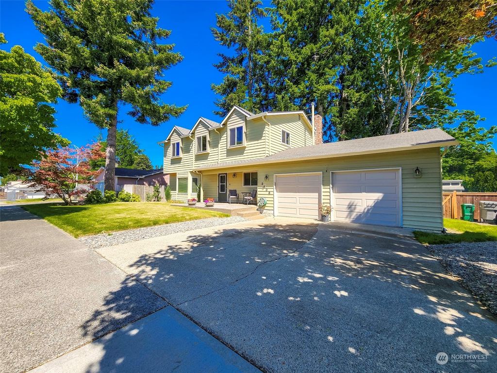Photo of 2508 NE 23rd Place, Renton, WA 98056 (MLS # 2077241)