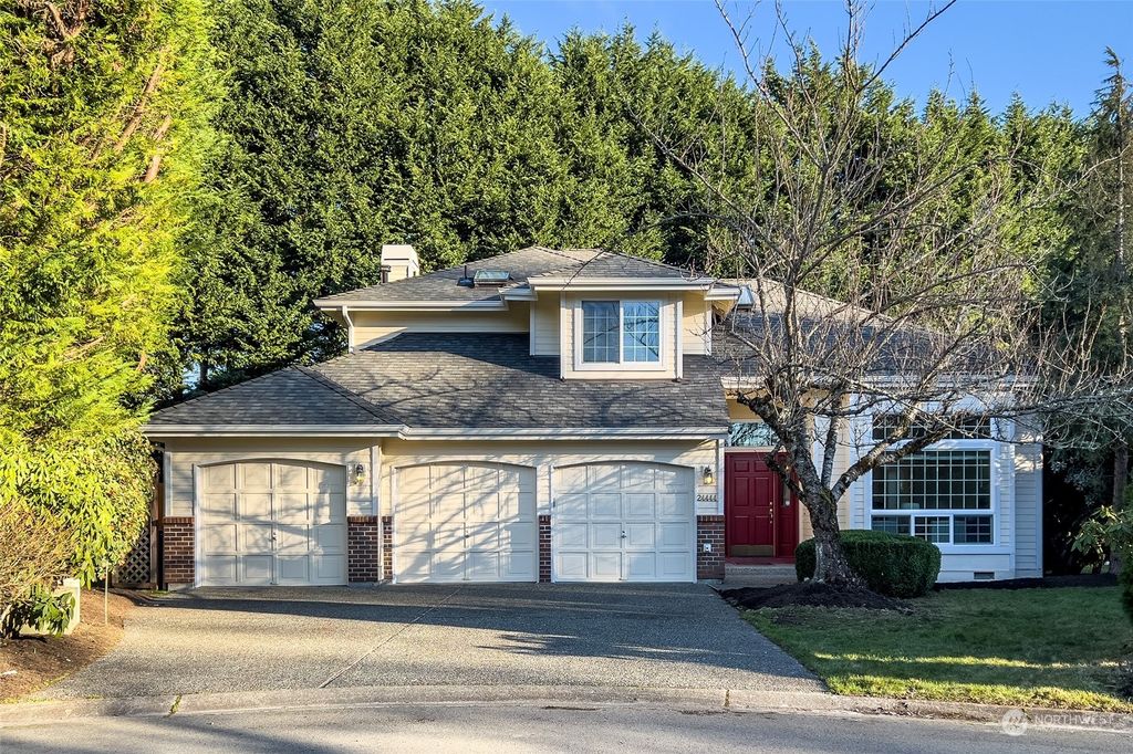 Photo of 24444 SE 47th Court, Sammamish, WA 98029 (MLS # 2197060)