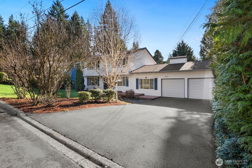 Photo of 7037 NE 137th Street, Kirkland, WA 98034 (MLS # 2515825)