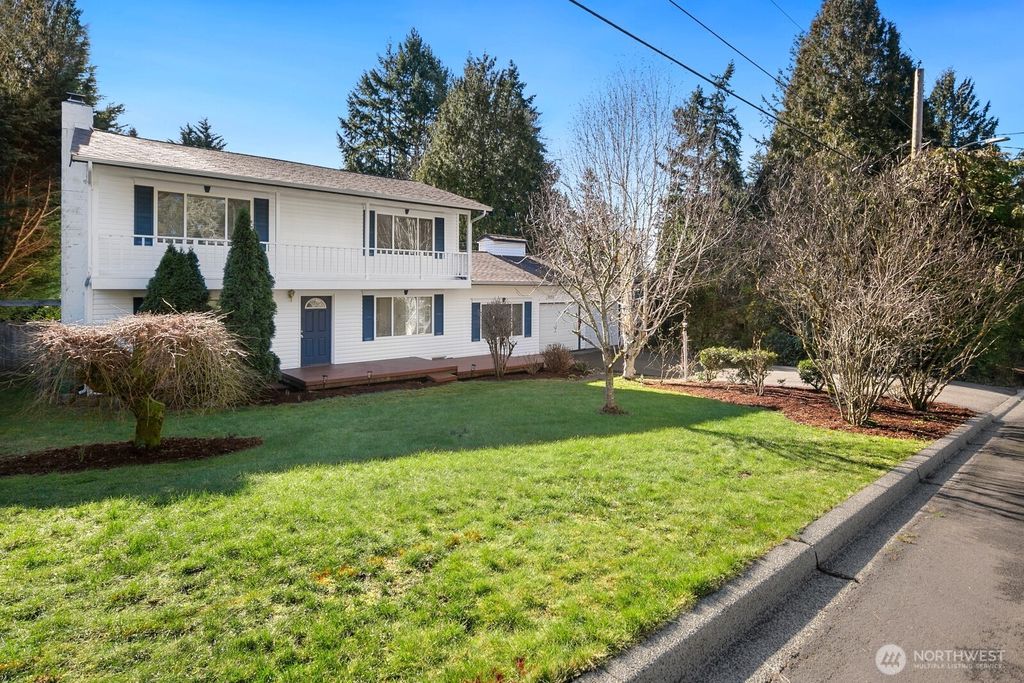 Photo of 7037 NE 137th Street, Kirkland, WA 98034 (MLS # 2515825)