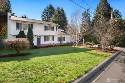 Photo of 7037 NE 137th Street, Kirkland, WA 98034 (MLS # 2515825)