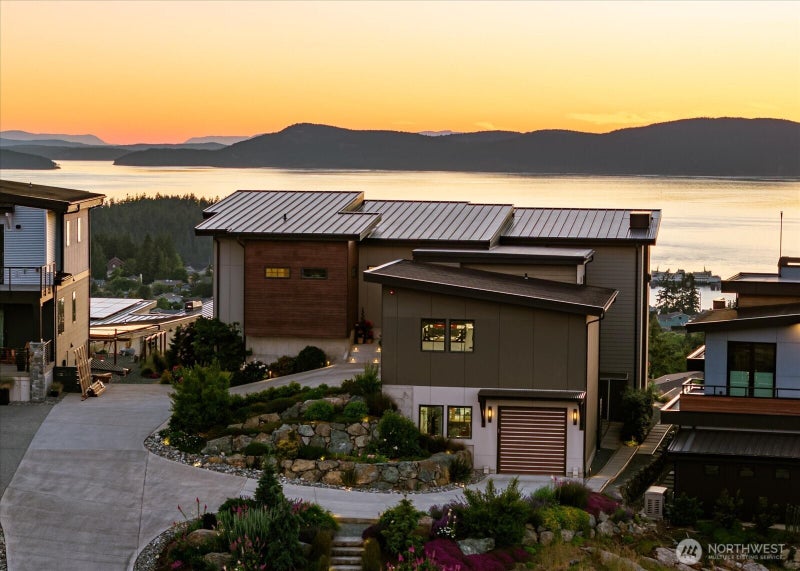 3945 Rock Ridge Parkway