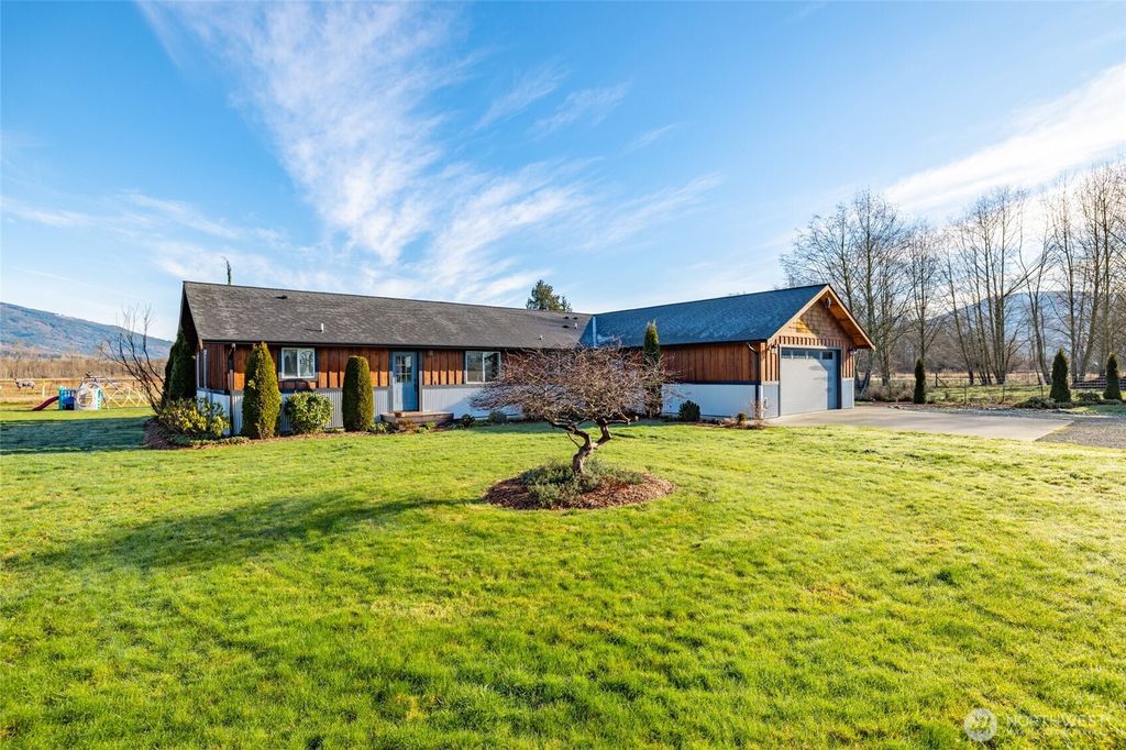 Photo of 965 N Fruitdale Road, Sedro Woolley, WA 98284 (MLS # 2480018)