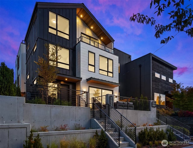 2530 30th Avenue W, Seattle