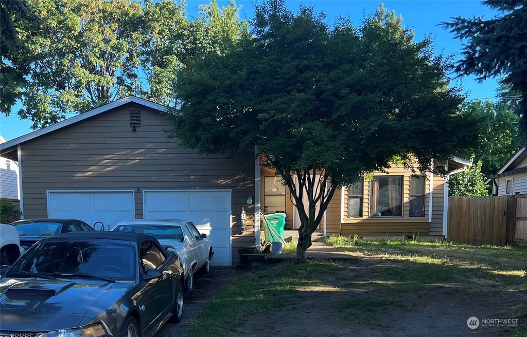 Photo of 1813 SW 355th Place, Federal Way, WA 98023 (MLS # 2187530)