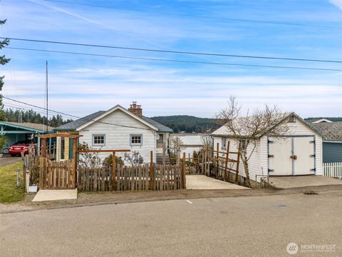 Photo of 1682 NE Grandview Boulevard, Keyport, WA 98345 (MLS # 2497606)