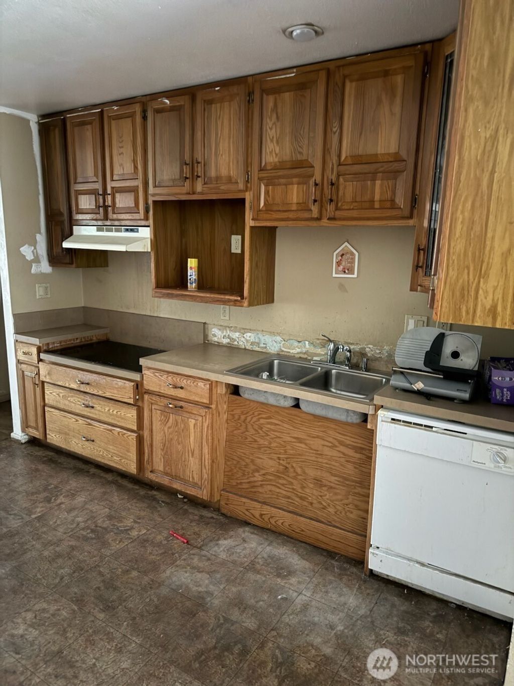 Photo of 6655 E Tonia Street, Tacoma, WA 98404 (MLS # 2472450)