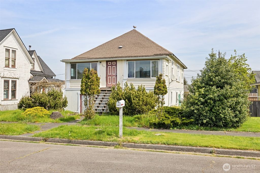 Photo of 509 W 7th Street, Port Angeles, WA 98363 (MLS # 2517768)