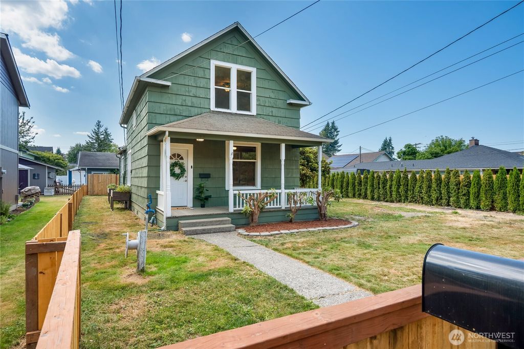 Photo of 322 S Ferry Ave Ave, Monroe, WA 98272 (MLS # 2401941)