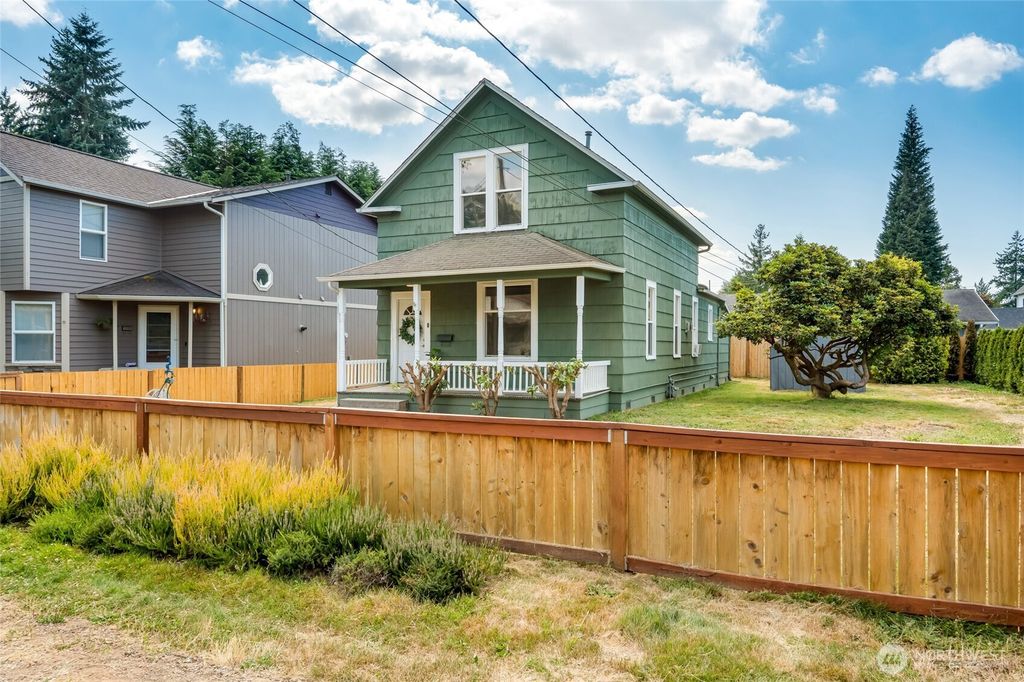 Photo of 322 S Ferry Ave Ave, Monroe, WA 98272 (MLS # 2401941)