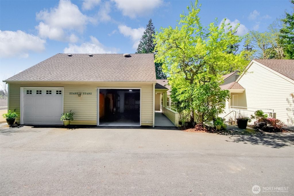 Photo of 22492 SE 42nd Terrace #2218, Issaquah, WA 98029 (MLS # 2359068)