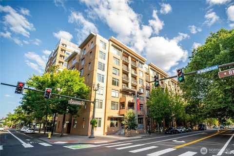 Photo of 701 Columbia Street #415, Vancouver, WA 98660 (MLS # 2424412)