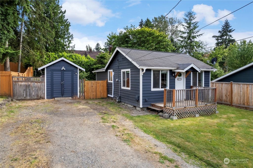 Photo of 1003 Maine Street, Milton, WA 98354 (MLS # 2127544)