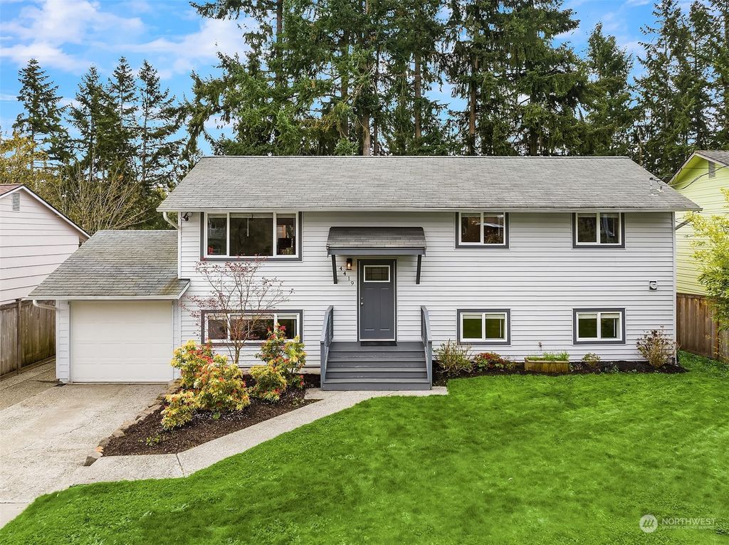 Photo of 4419 SE 4th Place, Renton, WA 98059 (MLS # 2060365)
