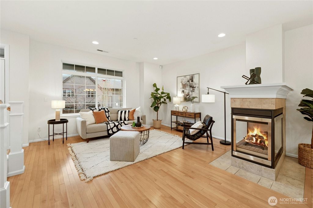 Photo of 1044 NE Ingram Street, Issaquah, WA 98029 (MLS # 2351711)