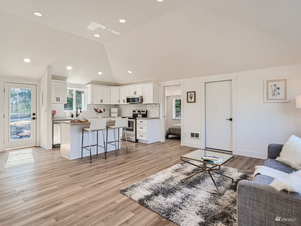 Photo of 514 Grandey Way NE, Renton, WA 98056 (MLS # 1982505)