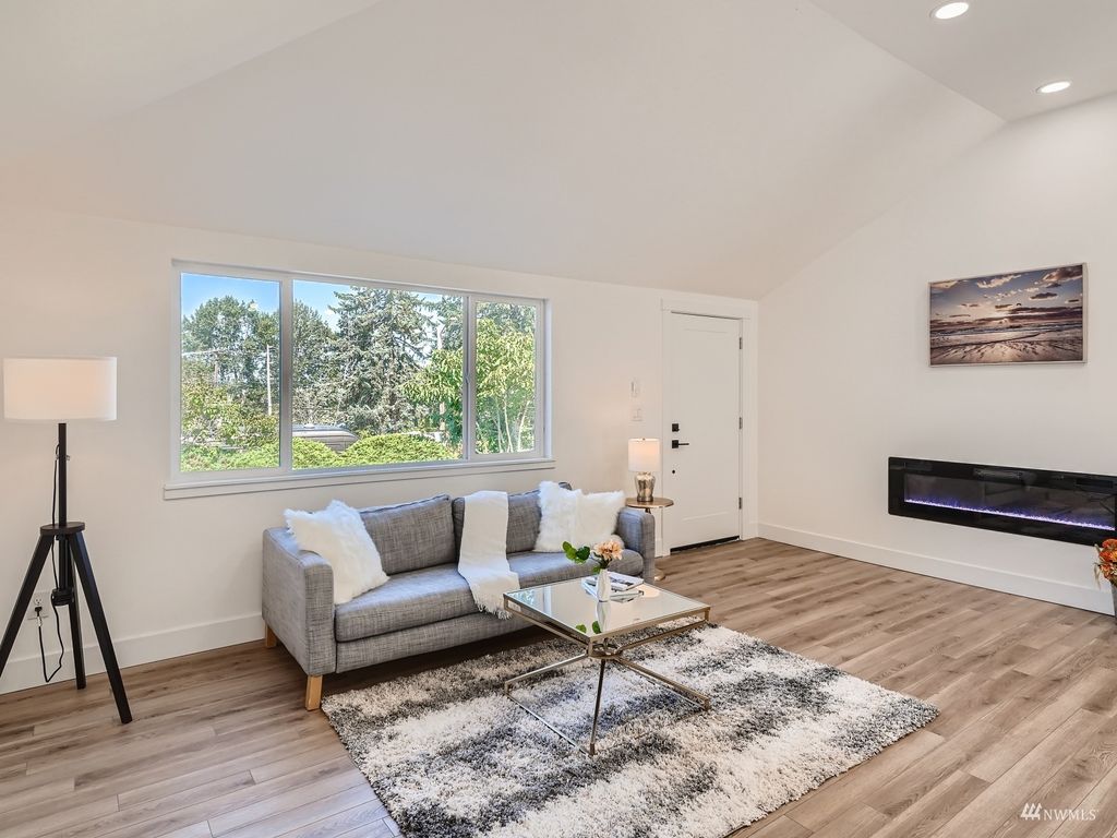 Photo of 514 Grandey Way NE, Renton, WA 98056 (MLS # 1982505)