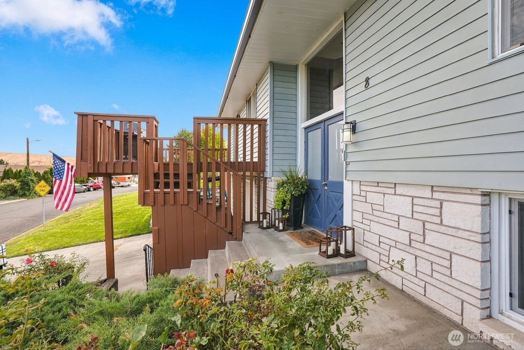 Photo of 8 N 12th Street, Selah, WA 98942 (MLS # 2588634)