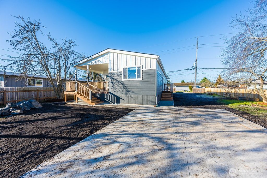 Photo of 225 N Matriotti Avenue, Sequim, WA 98382 (MLS # 2460561)