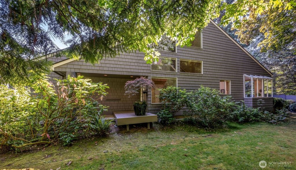 Photo of 621 Bellevue Way SE, Bellevue, WA 98004 (MLS # 2436359)