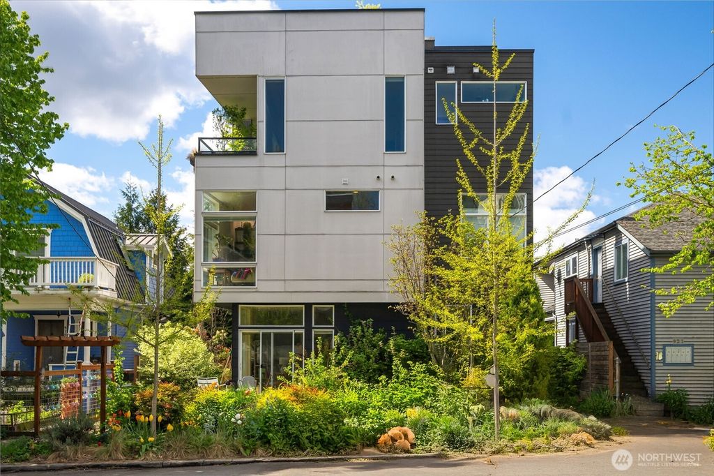 Photo of 917 14th Avenue #B, Seattle, WA 98122 (MLS # 2363092)