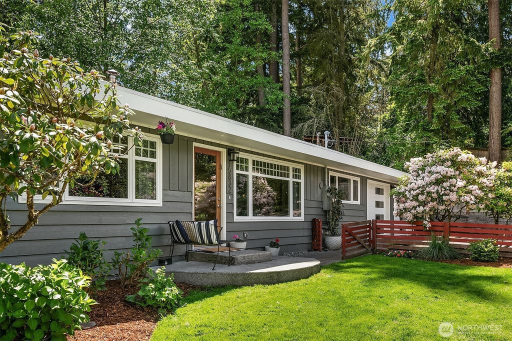 Photo of 15832 76th Place NE, Kenmore, WA 98028 (MLS # 2384376)