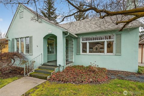 Photo of 117 N Franklin Avenue, Wenatchee, WA 98801 (MLS # 2473324)