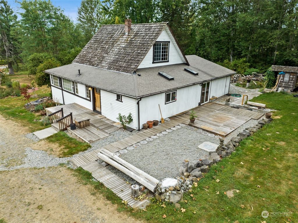 Photo of 26825 SE 208th Street, Maple Valley, WA 98038 (MLS # 1996839)