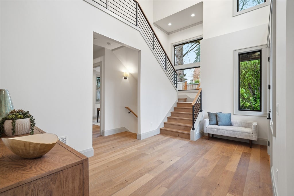 Photo of 10710 SE 16th Street, Bellevue, WA 98004 (MLS # 2596541)