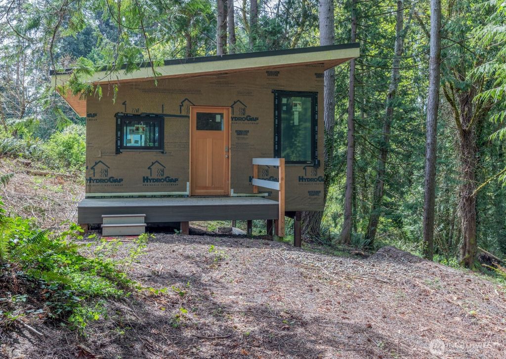 Photo of 9263 NE Spruce Avenue, Indianola, WA 98342 (MLS # 2512034)