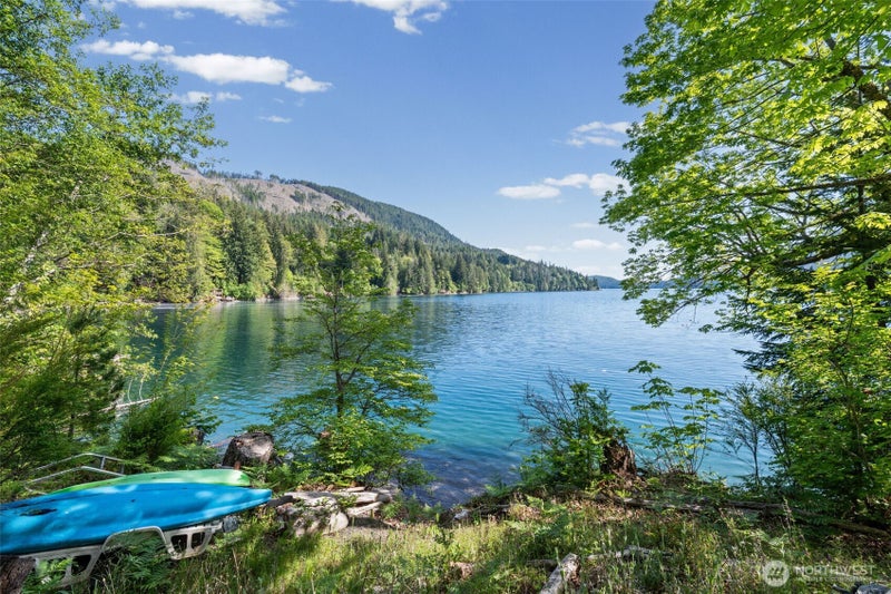 90 Lakeshore Place