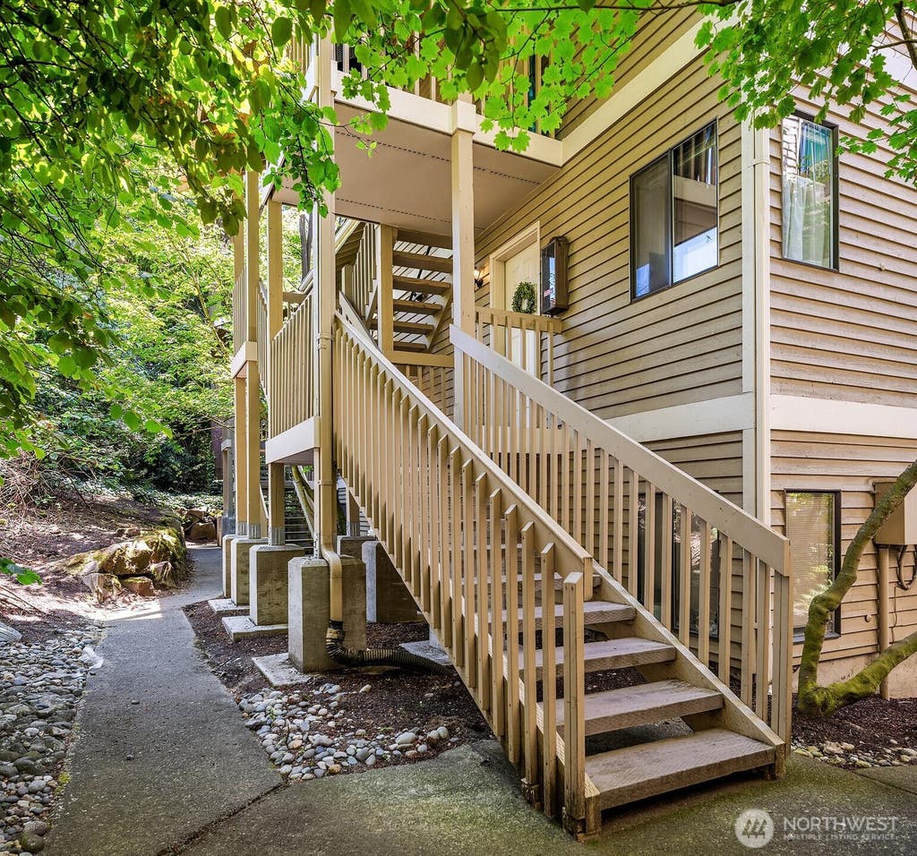 Photo of 406 10th Street #C202, Kirkland, WA 98033 (MLS # 2545937)