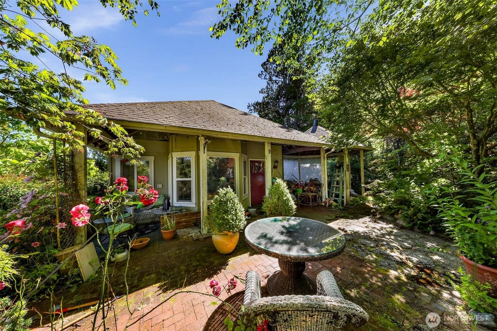 Photo of 354 Royer Street, Acme, WA 98220 (MLS # 2560043)