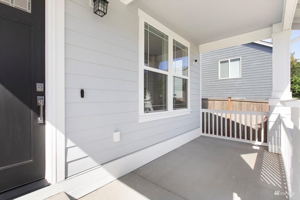 Photo of 20104 7th Avenue W, Lynnwood, WA 98036 (MLS # 1993495)
