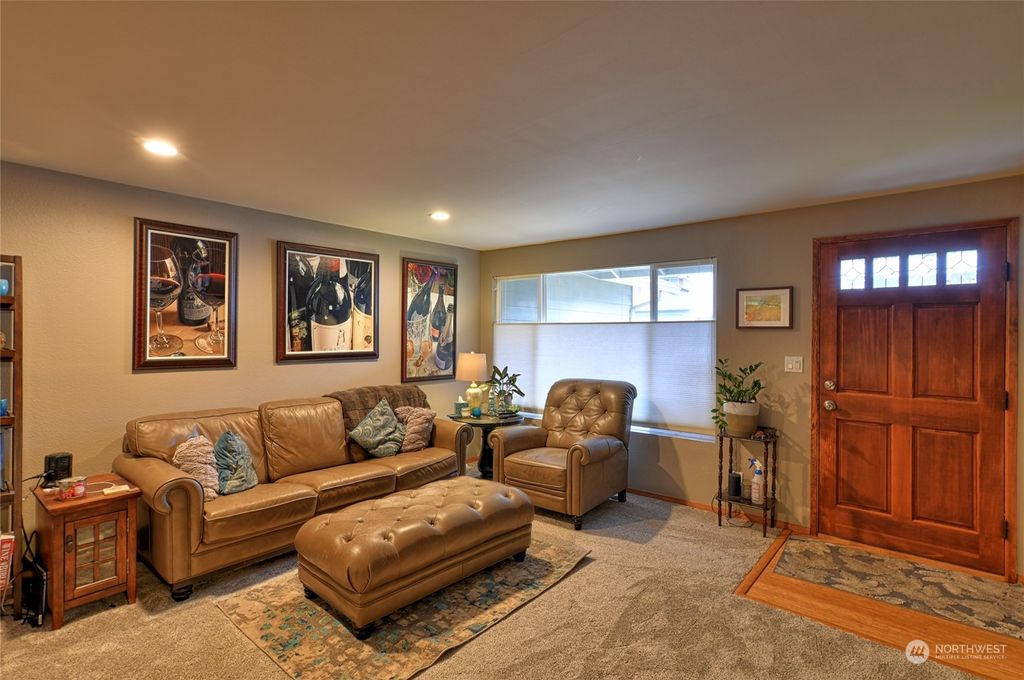 Photo of 10113 161st Place NE, Redmond, WA 98052 (MLS # 2317120)