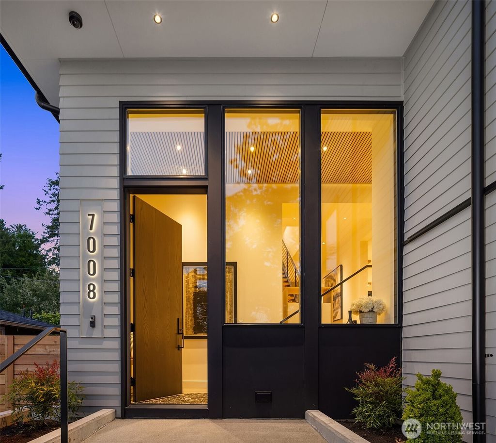 Photo of 7008 29th Avenue NE, Seattle, WA 98115 (MLS # 2393398)