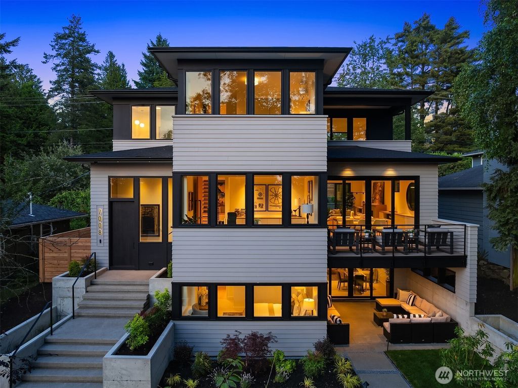 Photo of 7008 29th Avenue NE, Seattle, WA 98115 (MLS # 2393398)