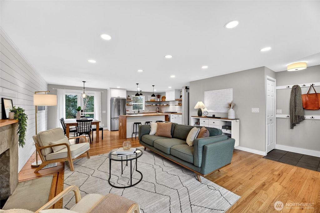 Photo of 22207 54th Avenue W, Mountlake Terrace, WA 98043 (MLS # 2490405)